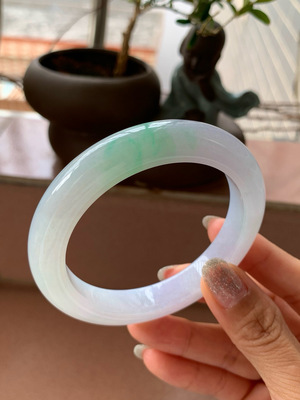 【小陈翡翠】缅甸天然翡翠a货飘浅绿花58正圈翡翠手镯