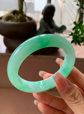 【小陈翡翠】缅甸天然翡翠A货冰润飘阳绿花52-53正圈翡翠手镯