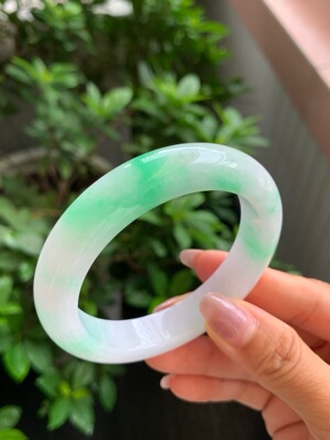 【小陈翡翠】缅甸天然翡翠A货白底青白底飘阳绿55-56正圈翡翠手镯