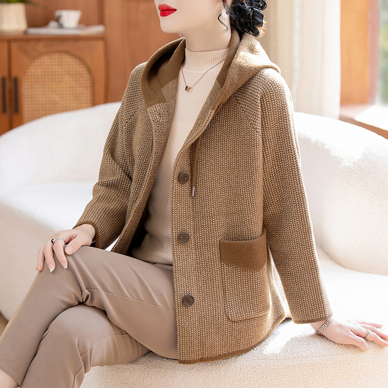 条纹连帽毛衣外套女短款开衫宽松大码加厚中老年妈妈款2025秋冬