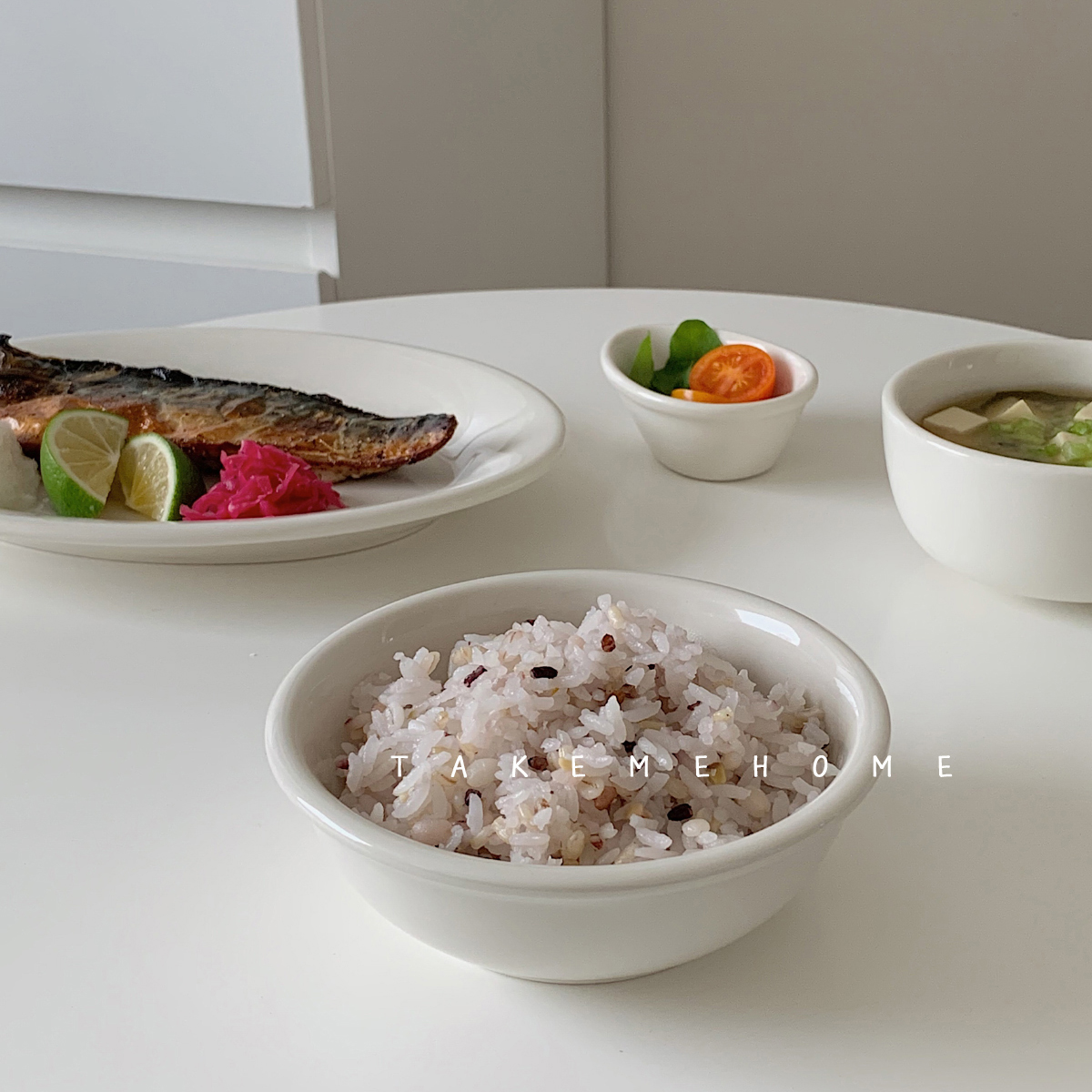 陶瓷釉下彩乳白圆边碗饭碗