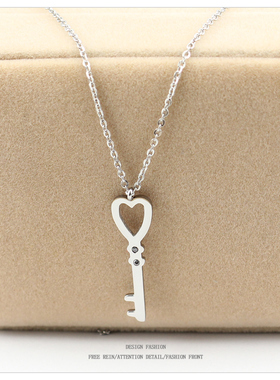 粘钻钥匙项链项链女款小众高级感轻奢设计ins爆款网红钛钢毛衣链