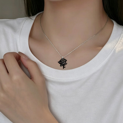 暗黑玫瑰花项链女小众设计感高级感锁骨链ins潮百搭学生党饰品