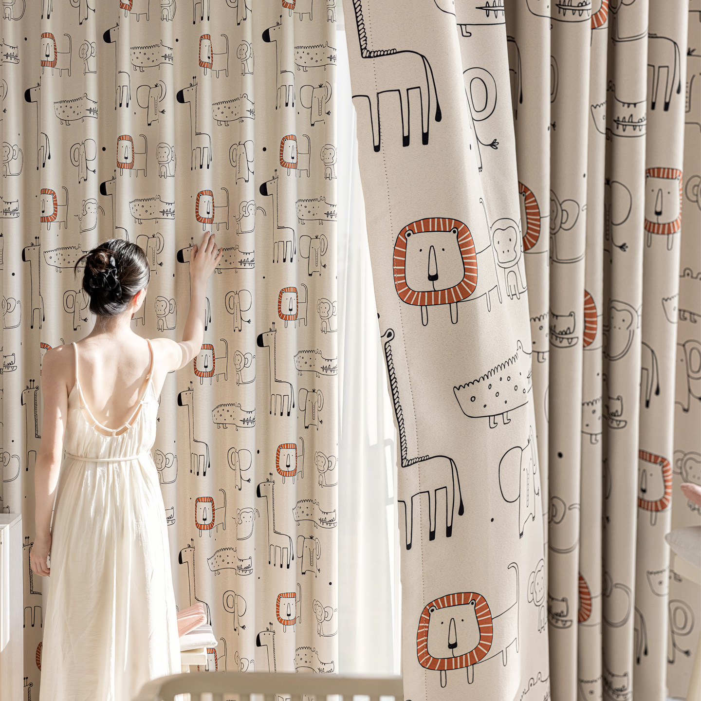 棉麻全遮光儿童卡通成品窗帘奶油白辛巴狮环保隔音印花定制飘窗帘