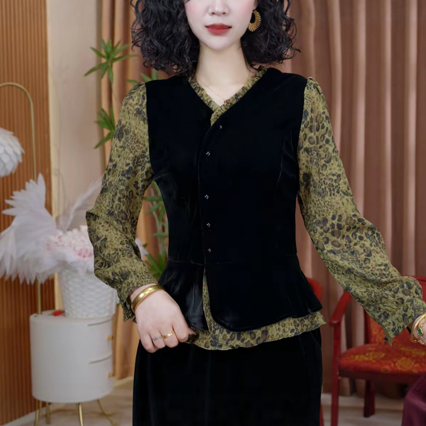妈妈装V领木耳边假两件长袖小衫