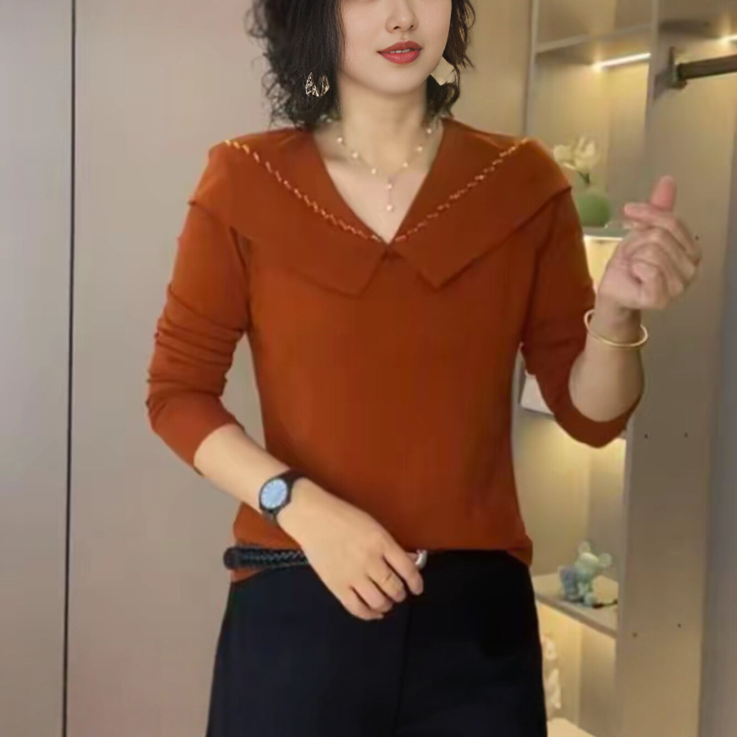 妈妈装秋季V领钉珠减龄长袖小衫