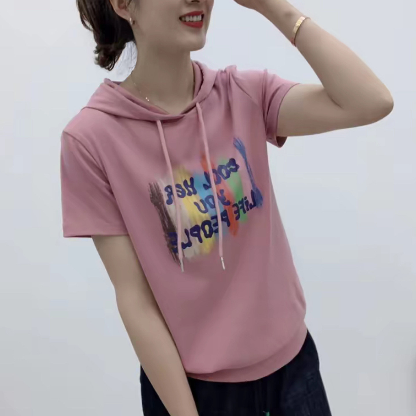 妈妈装连帽抽绳字母印花短袖卫衣