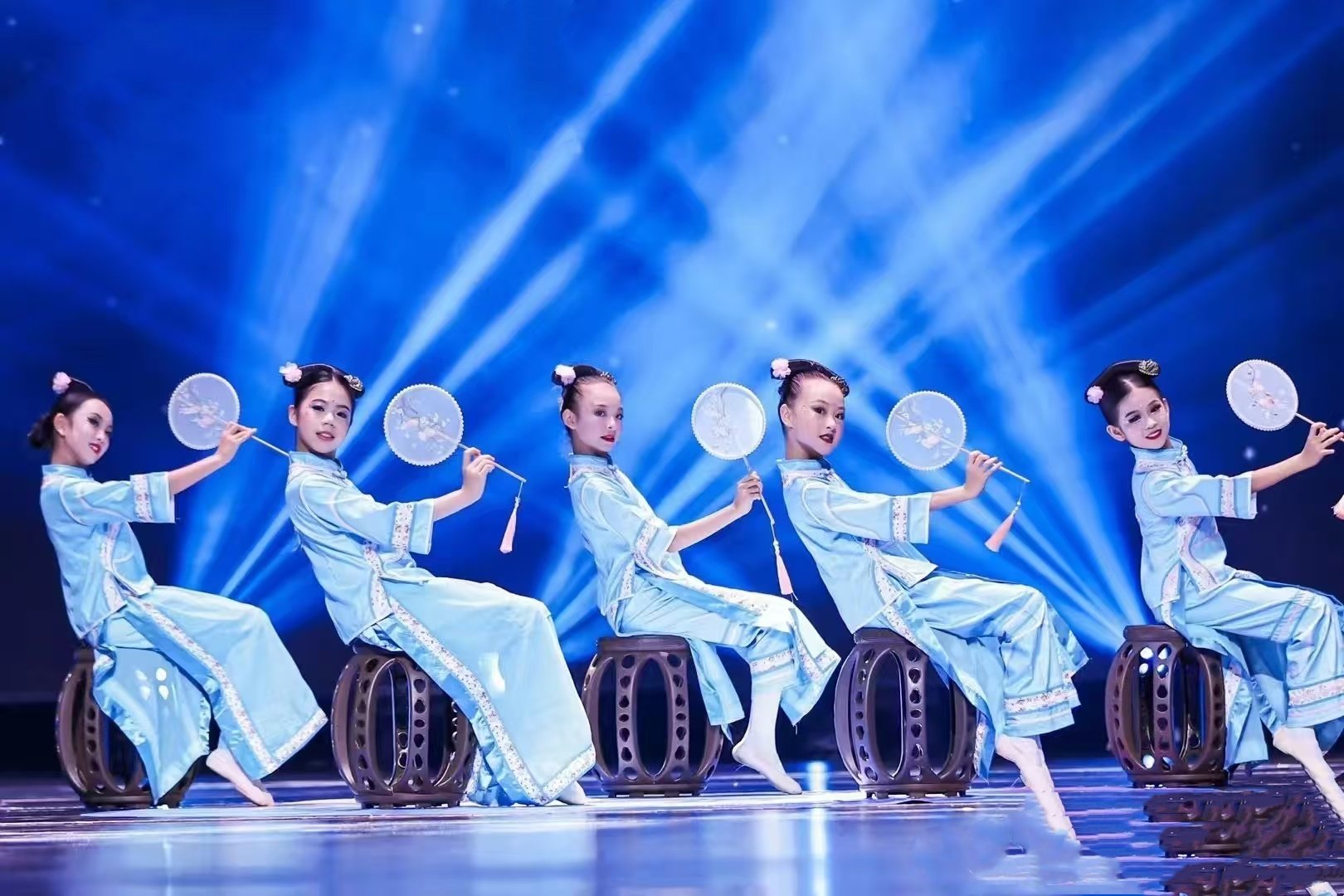 新款儿童古典舞蹈服格格清朝满宫廷旗袍演出服小兰花儿童舞蹈服