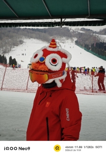 国风醒狮毛绒动物冬季滑雪头盔帽套装饰户外运动春节过年通用
