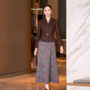 v领修身 气质减龄假两件长袖 羊毛裙 新款 咖色毛呢连衣裙女2025冬季