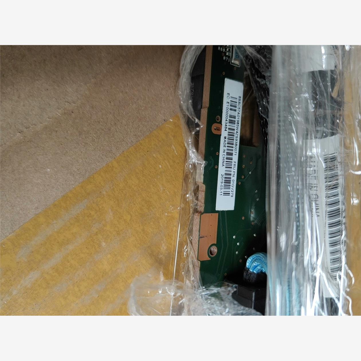 联想01KN082 8*2.5硬盘背板SAS线,适用于SR5-议价商品