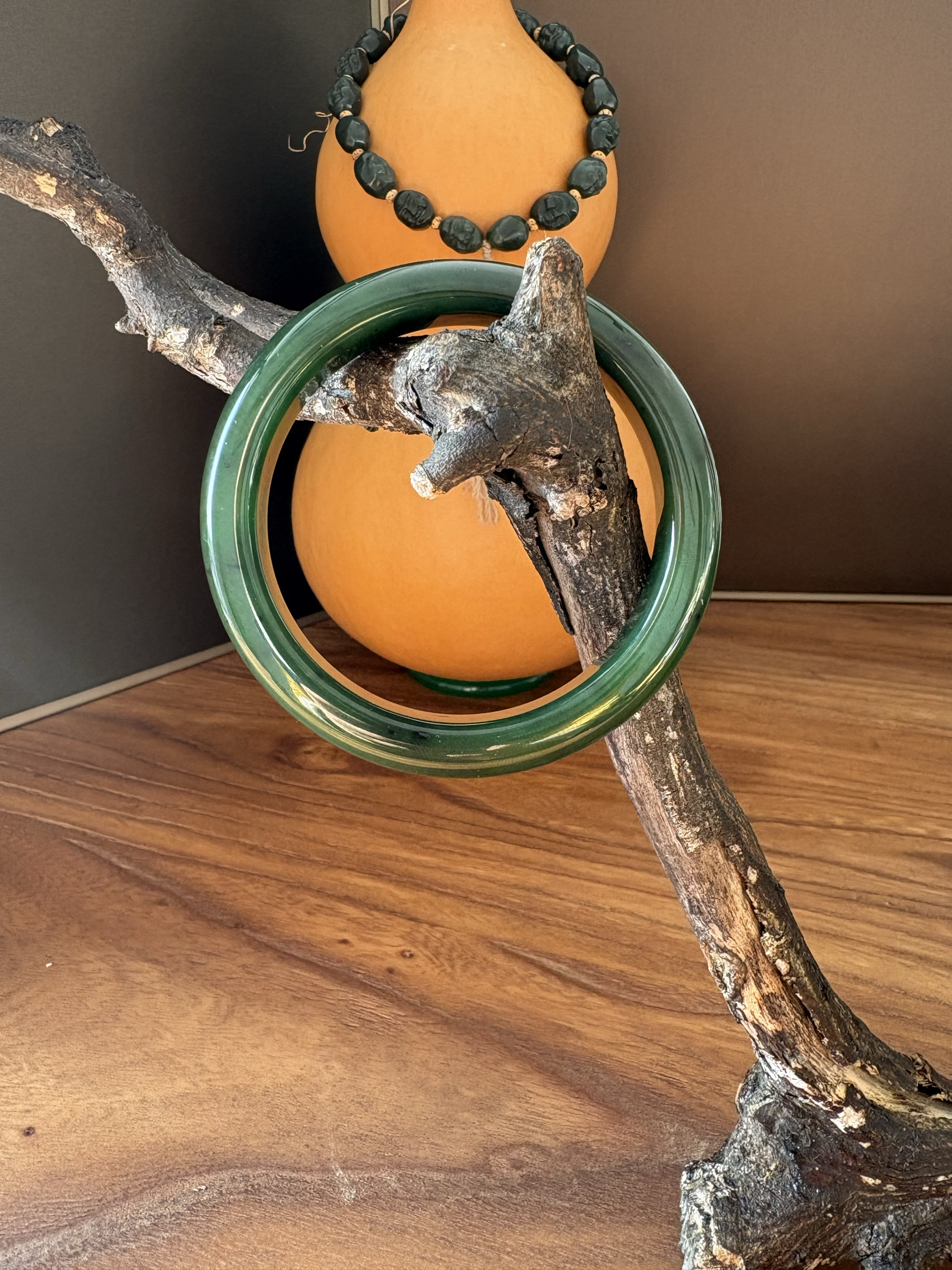 天然和田玉俄料红皮老料菠菜绿手镯59圈口支持复检