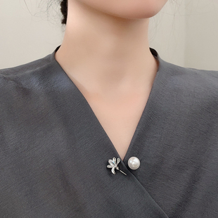 低领口过大改小别针避免弯腰防走光设计款衣服胸针开衫披肩固定扣