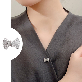 衣服領(lǐng)口大收攏防走光小神器可愛小蝴蝶結(jié)裝 飾胸花免縫大衣暗扣