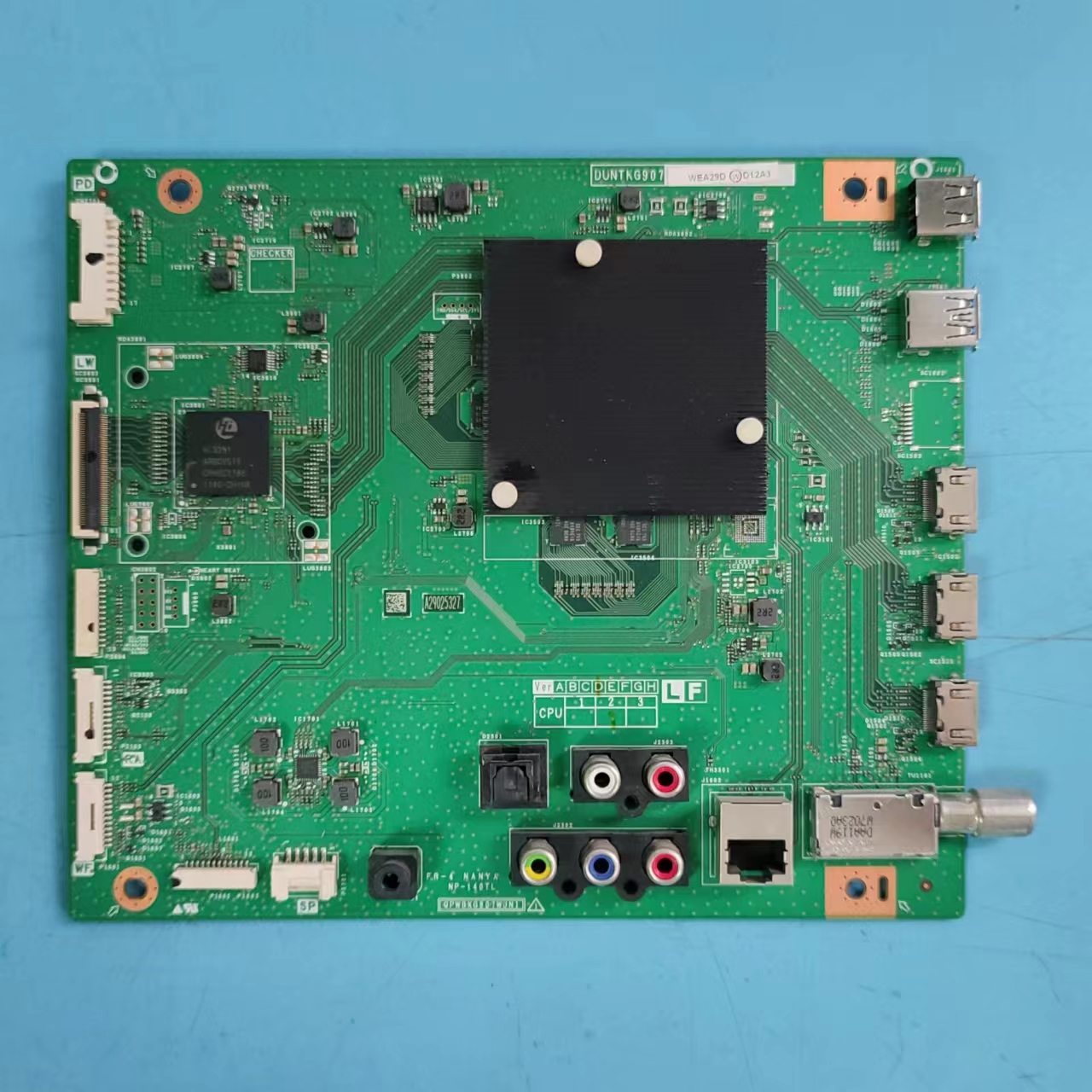 原装夏普4T-C70AMZA主板实物图