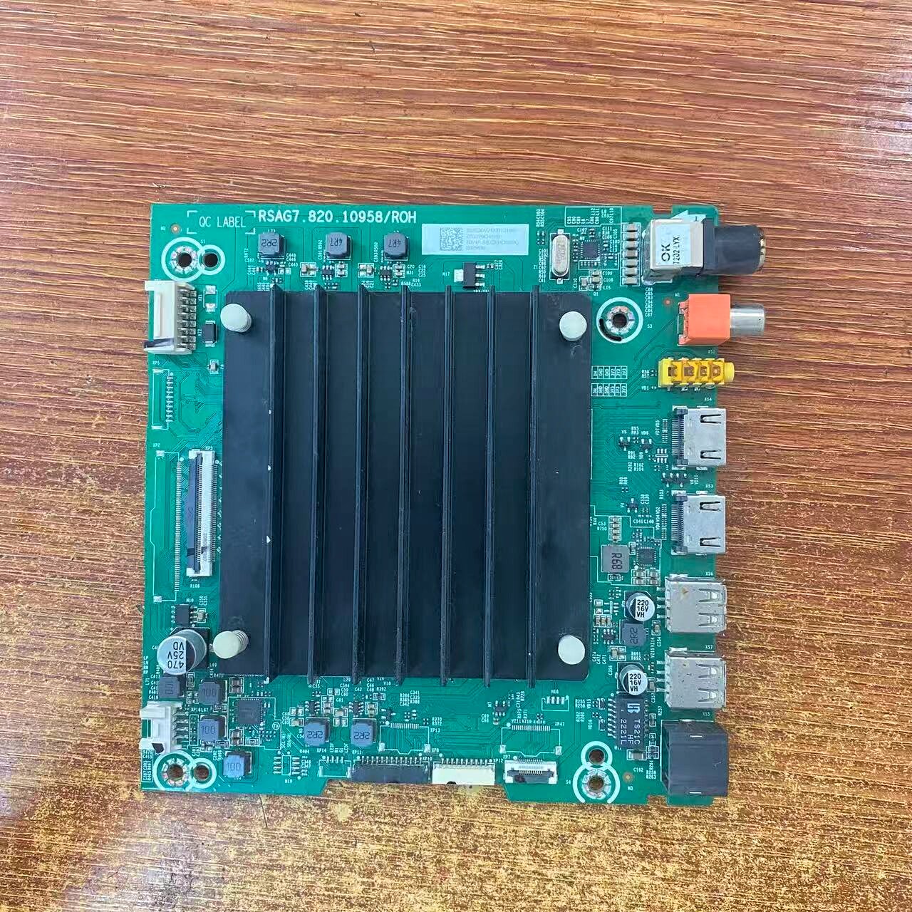 原装海信70V1F-S(BOM9A)302569主板RSAG7.820.10958屏HD700Y1U41
