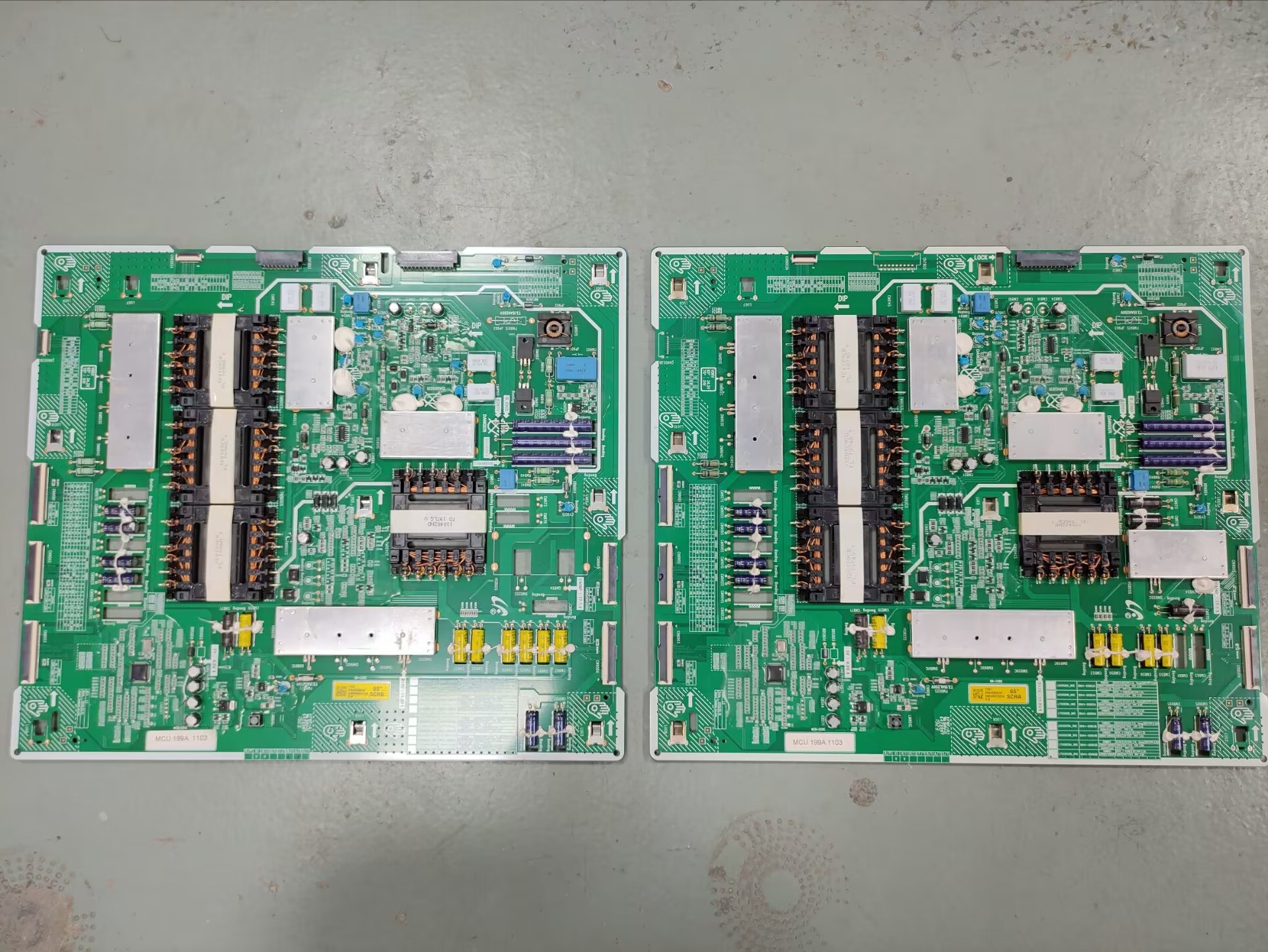 实物图三星QA65Q900RBJXXZ电源板