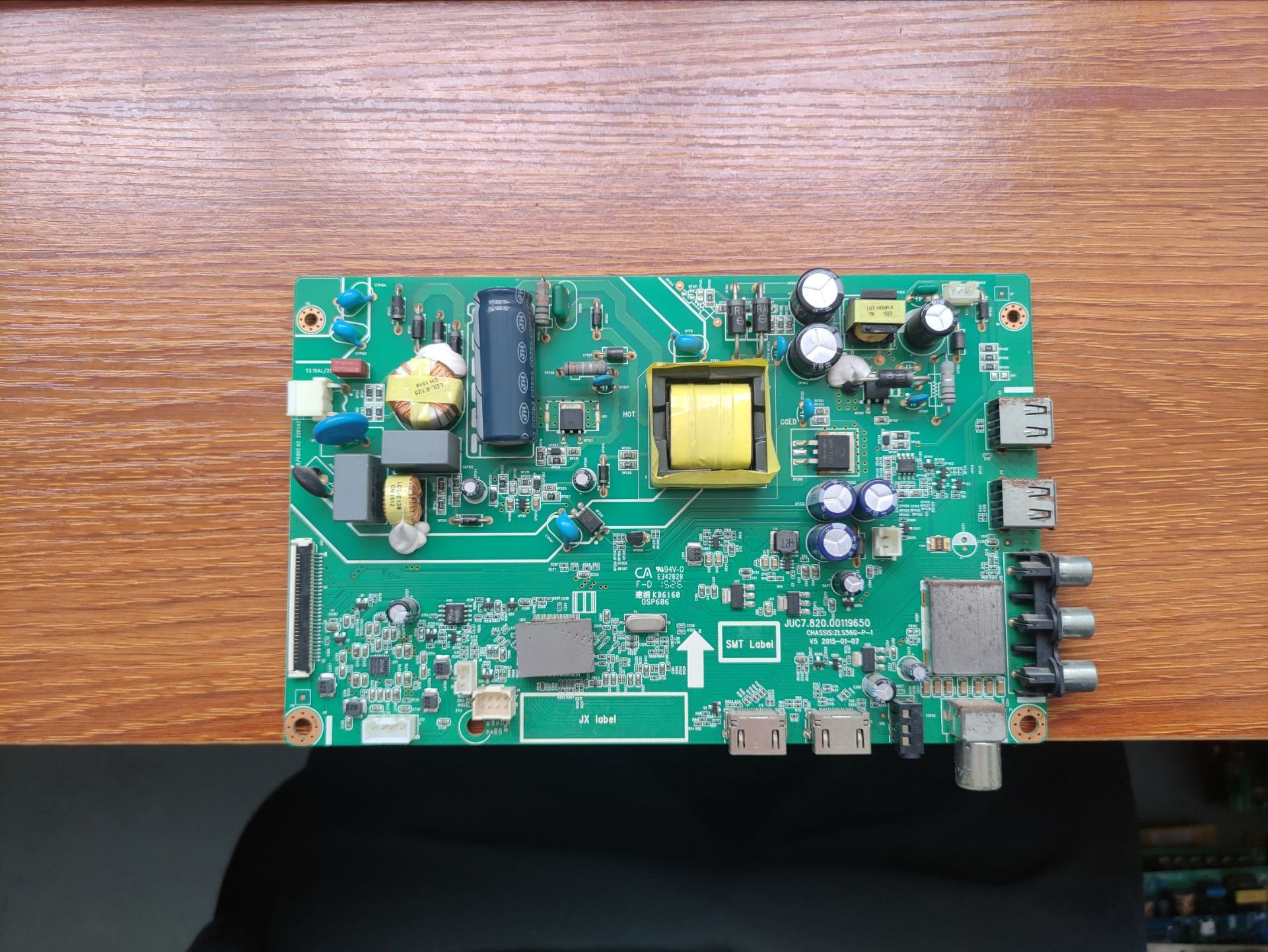 原装长虹32D2000主板JUC7.820