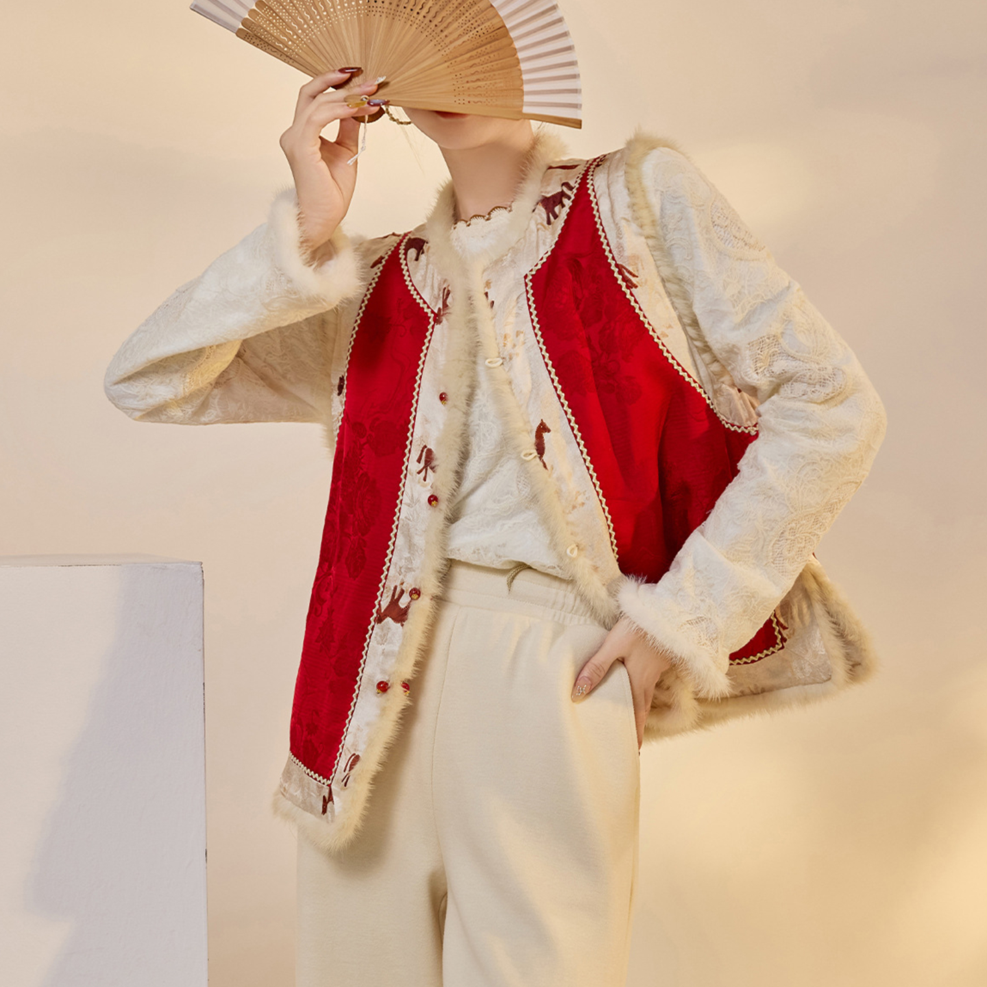 AYOMIS【马到功成】新年红两面穿汉服马甲春节跨年毛毛边棉服背心