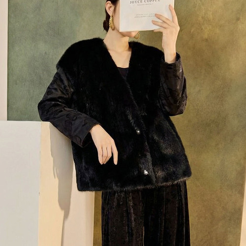 新中式V领貂蝉皮草羽绒外套冬季
