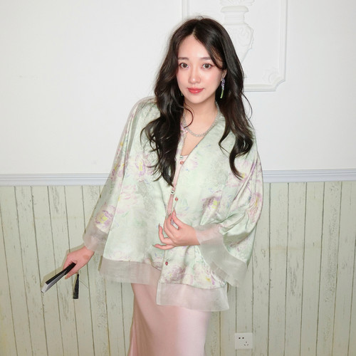 新中式织金提花盘扣汉服外套女