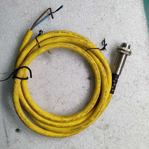 AB罗克韦尔871TM-BH5N18-H2传感器连接线，黄色[议]