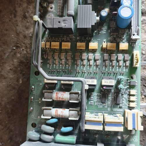 安川G7系列变频器，型号CIMR-G7B41P5，带电[议]