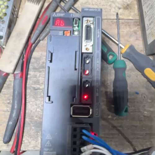 MR-JE-40B 400W 通电显示ab  n08功能未知[议]