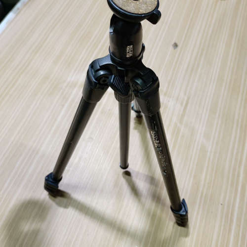 思锐SIRUI三脚架，黑色铝合金材质，带云台，新。云台转[议]