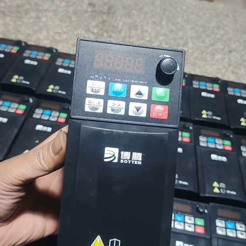 40台博腾1.5kw 380v  A910-K4T1R5GB[议]