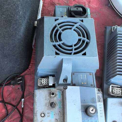 变频器6SL3511-1PE24-0AM0，，成[议]