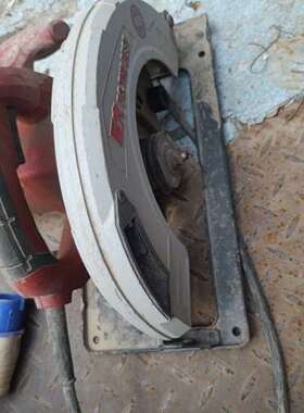 巨大牌JD235-1电圆锯，红色机身，带锯片，220V电压，【议】