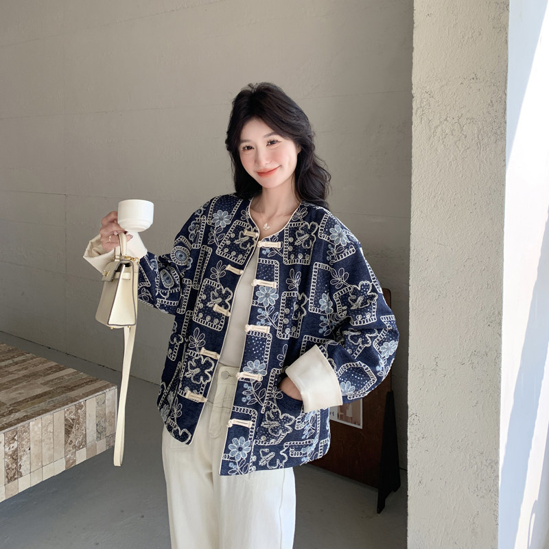 蓝色刺绣新中式国风盘扣西装外套女春秋新款爆款小个子流行短夹克，女装短外套，浙宝178