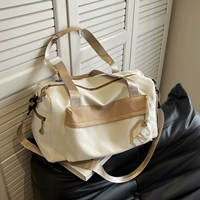 Белый водонепроницаемый чемодан с разделителями