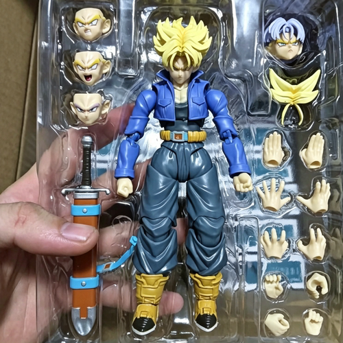 未来的少年特兰克斯可动人偶