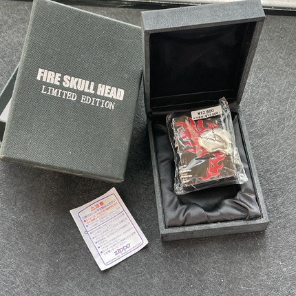Zippo原装正品 2005年黑钛 火焰骷髅 环绕贴章限量