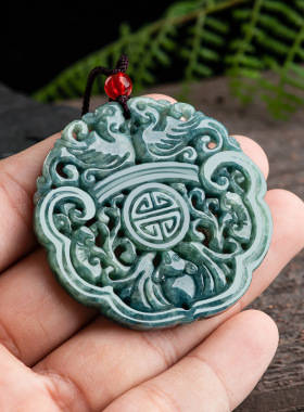 天然翡翠豆种镂空玉石吊坠男