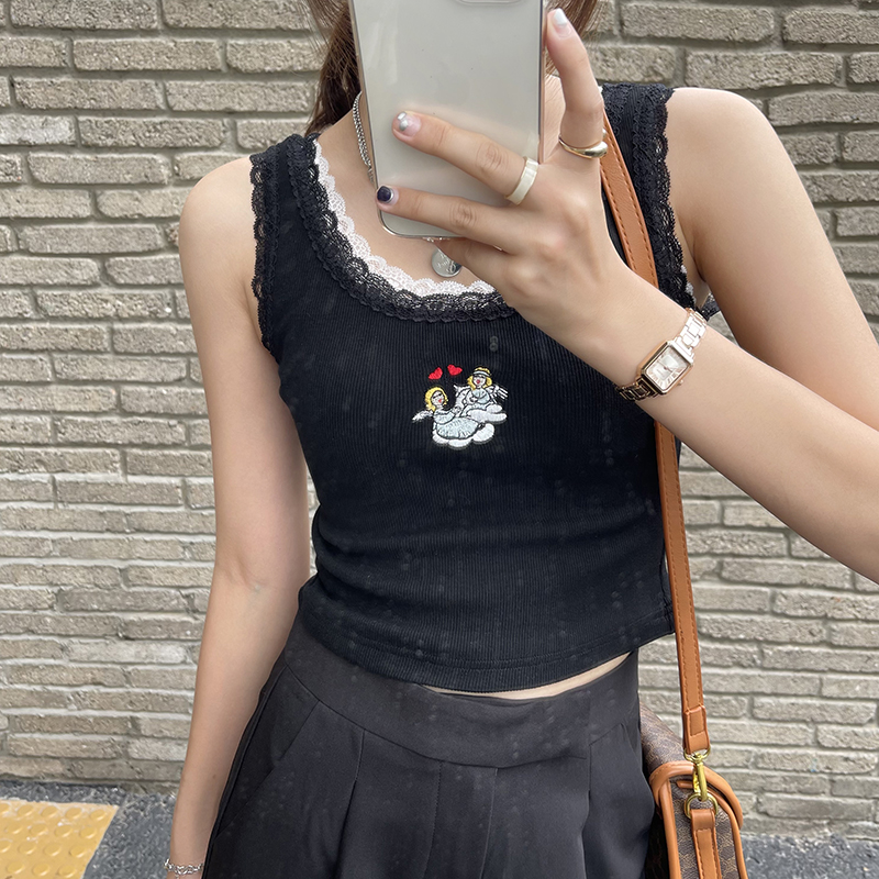 Real shot spring and summer Korean version new slim and versatile lace embroidered knitted vest strap real price