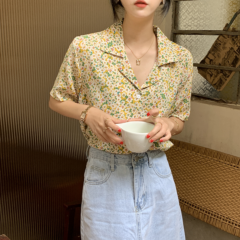 Real shot spring and summer Korean version new retro versatile Lapel loose floral short sleeve shirt real price