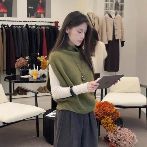 半高领针织马甲叠穿t恤两件套