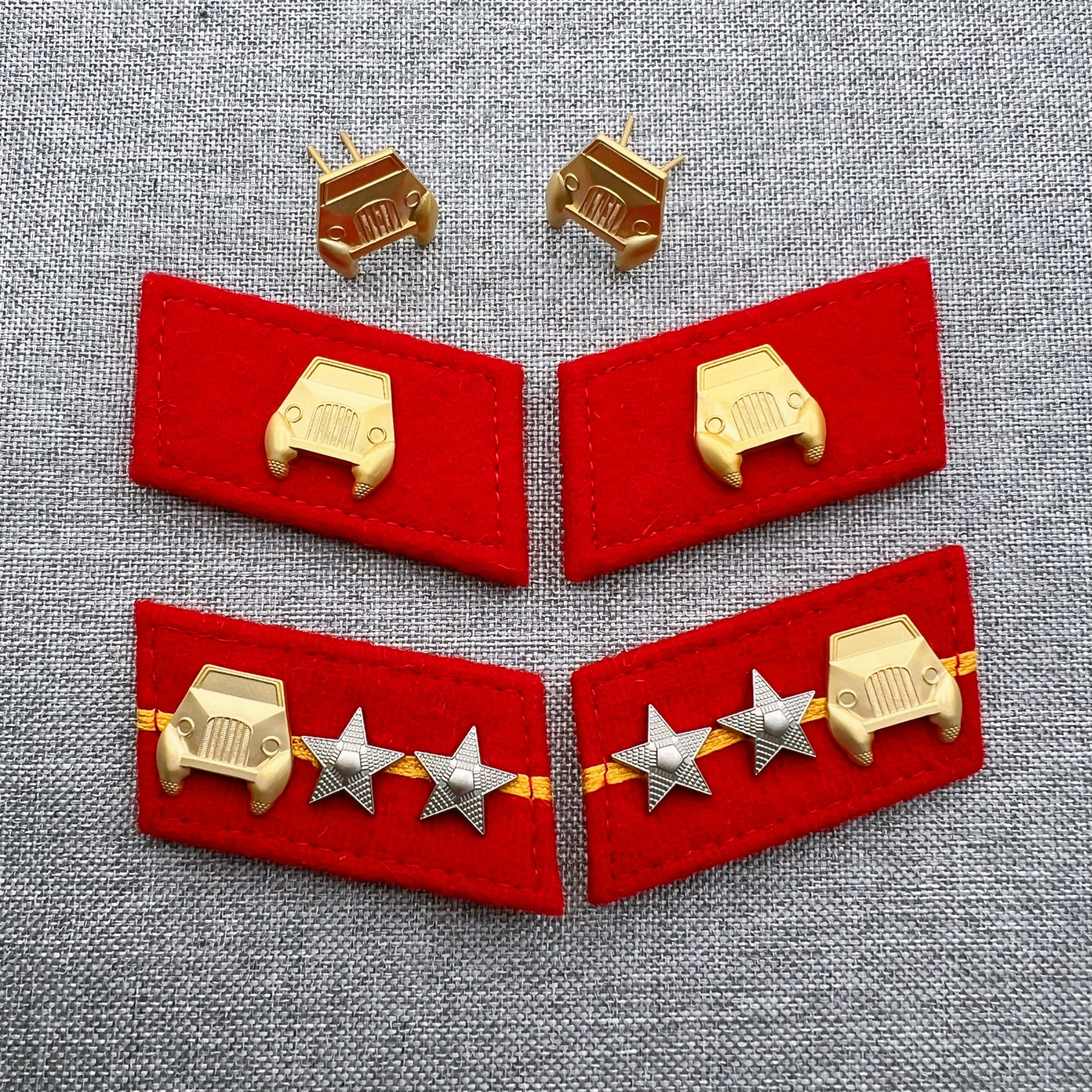高品质复刻纪念五五式勤务符号汽车领章配饰全铜镀金影视雷锋领针