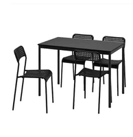 Черный обеденный стол с четырьмя стульями ADE