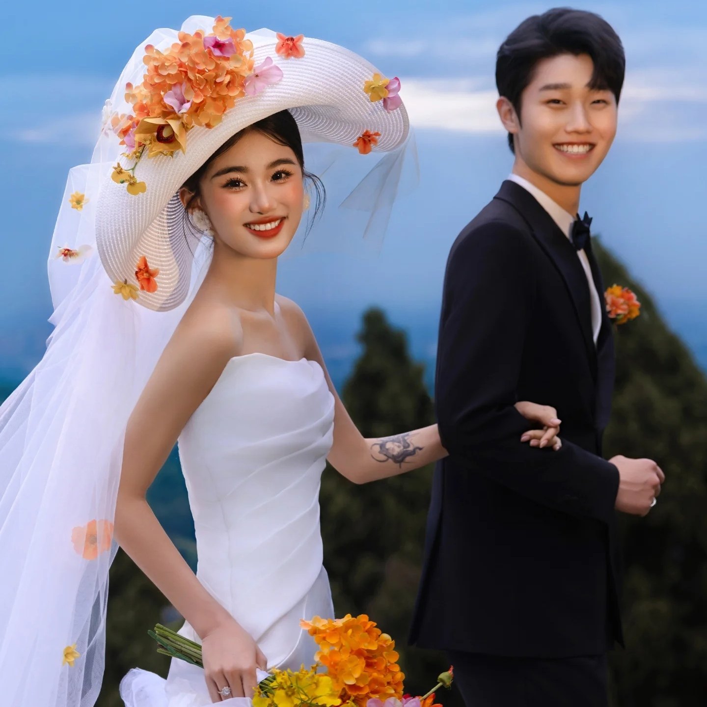 原创新品浪漫婚纱照橘色花白色礼帽连纱外景出片旅拍造型帽子女