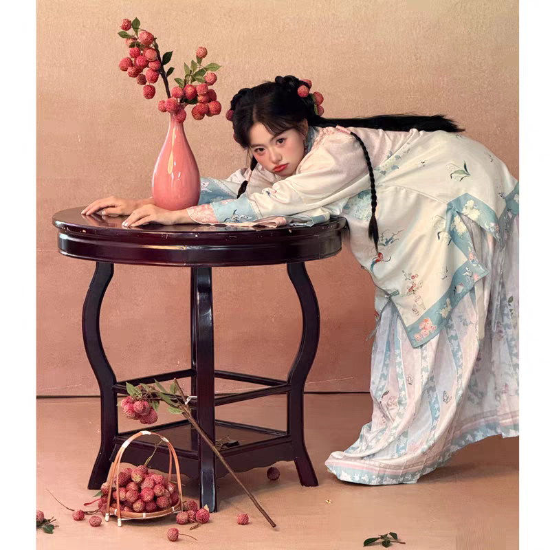 新中式婚纱照古风摄影道具粉色花瓶仿真荔枝绿色高脚盘编织提篮