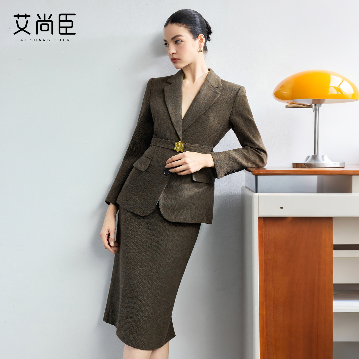 艾尚臣商务风显白提气色通勤战衣女羊毛西装套装女秋冬性感职业装
