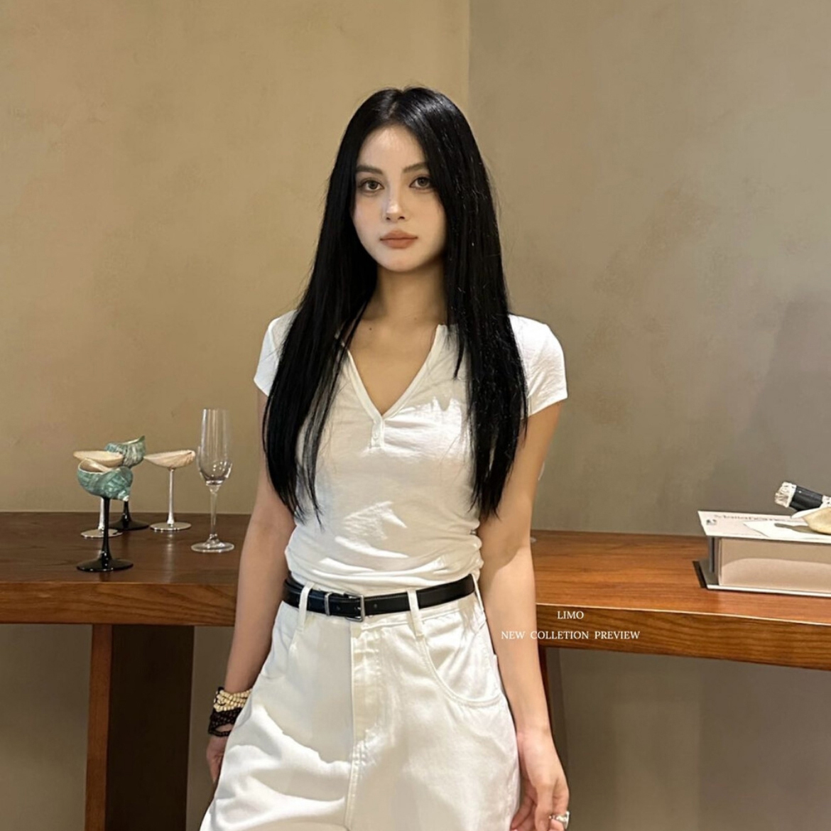 LIMO修身显瘦两扣小V领短袖T恤