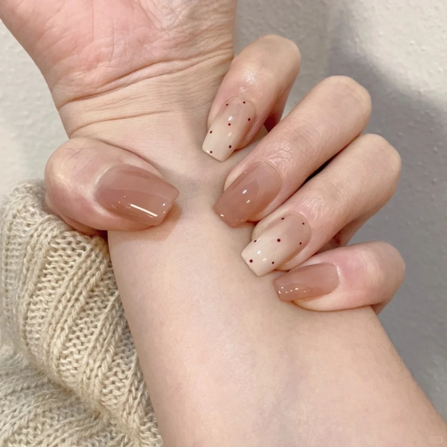 裸色美甲手工穿戴甲短款气质百搭