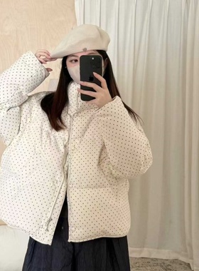 初吾家2025冬新款韩系通勤休闲风立领波点羽绒服宽松保暖外套女