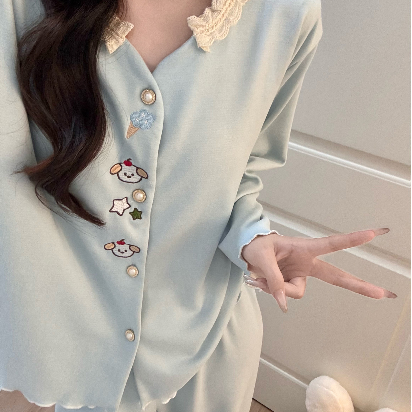 德绒睡衣女款秋冬季卡通小狗套装