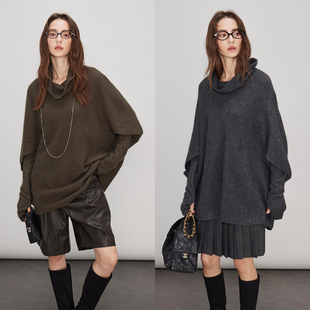 3ONE 浣熊羊毛暖糯不对称蝙蝠袖宽松堆堆领慵懒廓形针织上衣女